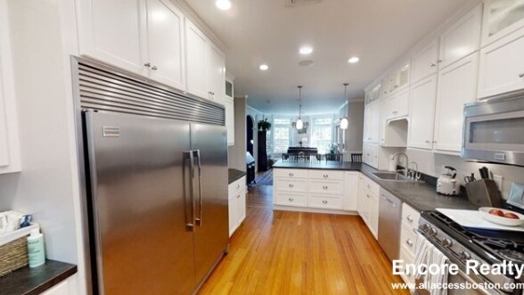 Building Photo - 7 Strathmore Rd