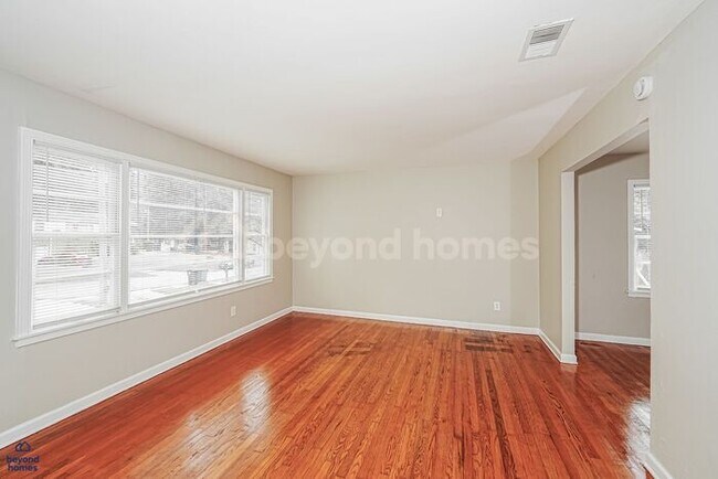 Building Photo - Ready to love where you live? 3 Bed 1 Bath Home Ready for You!