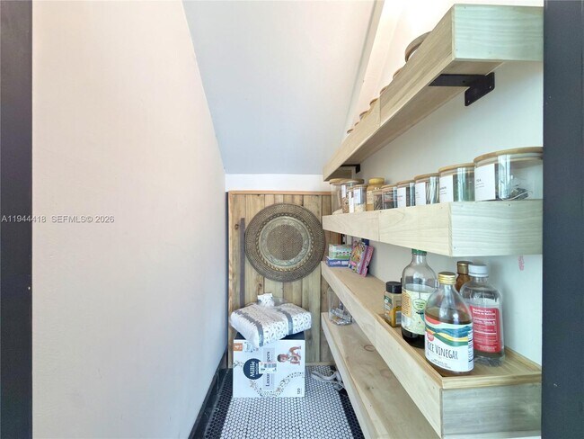 Building Photo - 760 Windtree Way