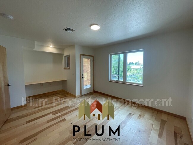 Building Photo - 1855 S 3rd St W