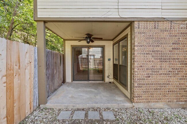 Building Photo - 6525 Hart Ln