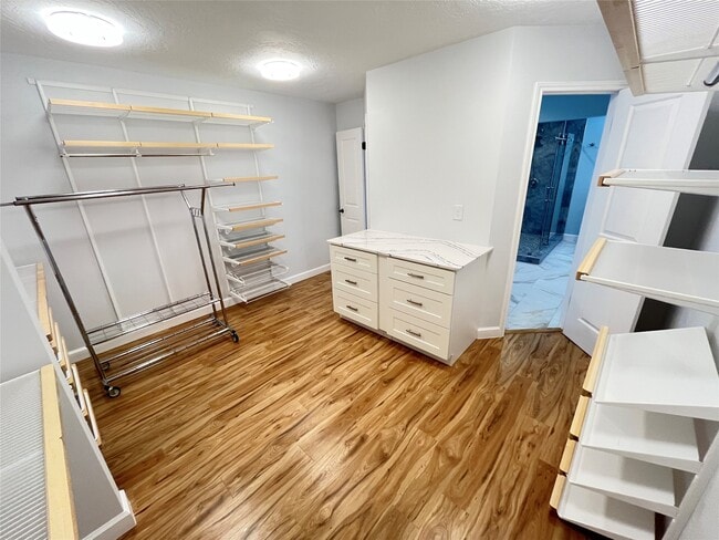 Building Photo - 4006 Breakwood Dr