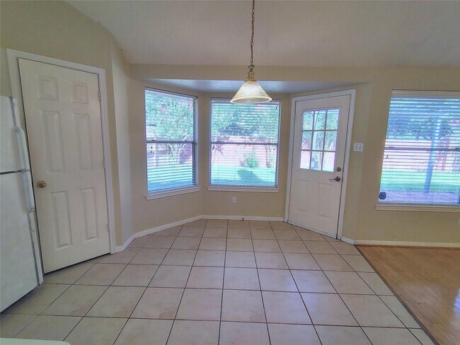 Building Photo - 818 Presley Way