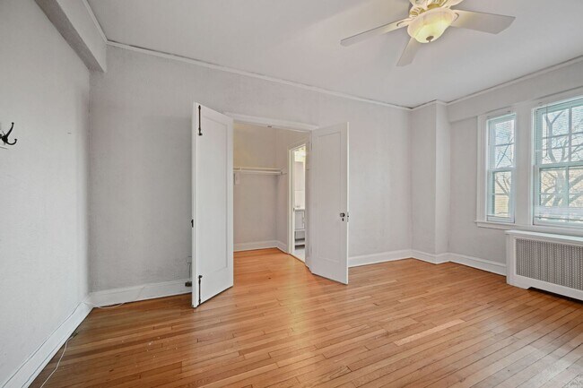 Building Photo - Beautiful, Lighted Filled Studio in Kalorama Heights!