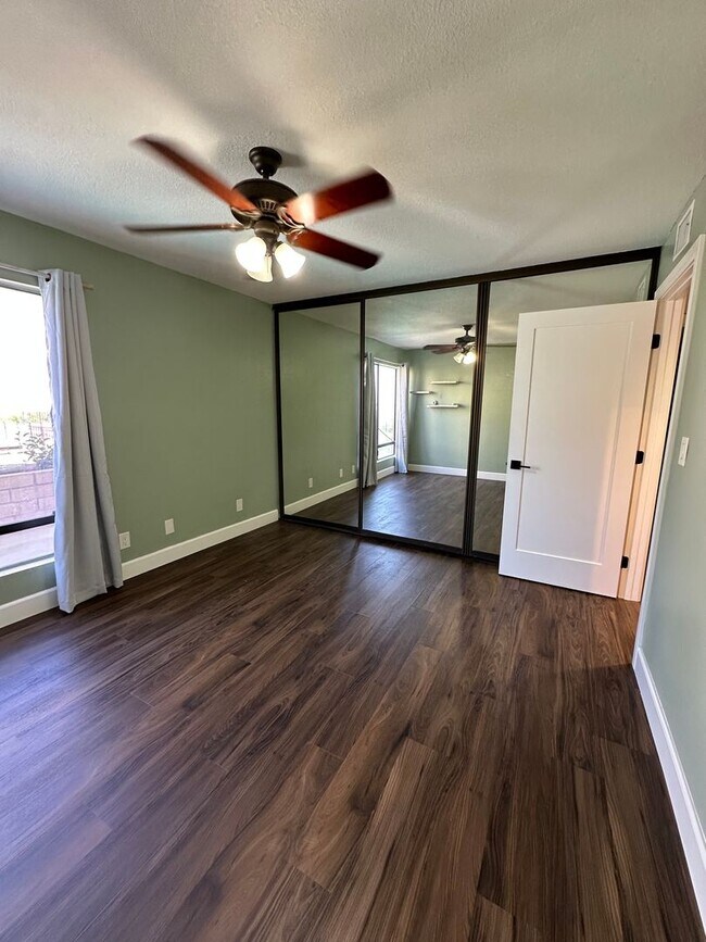 Building Photo - Huge 2 Bedroom 2 Bath Available For Immedi...