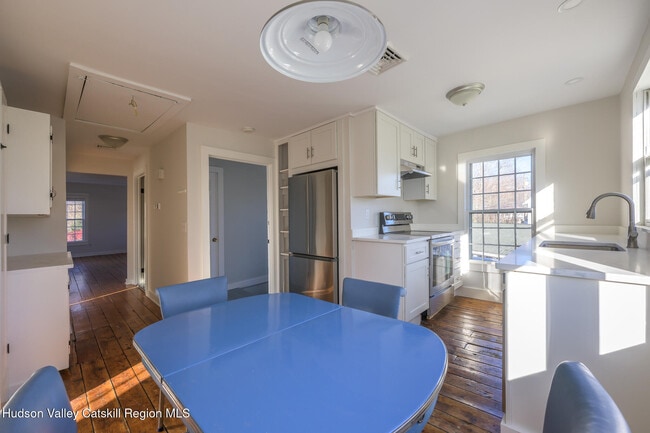 Building Photo - 1 William St