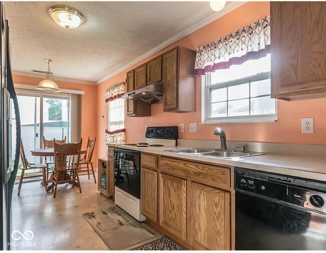 Building Photo - 113 Gazebo Dr