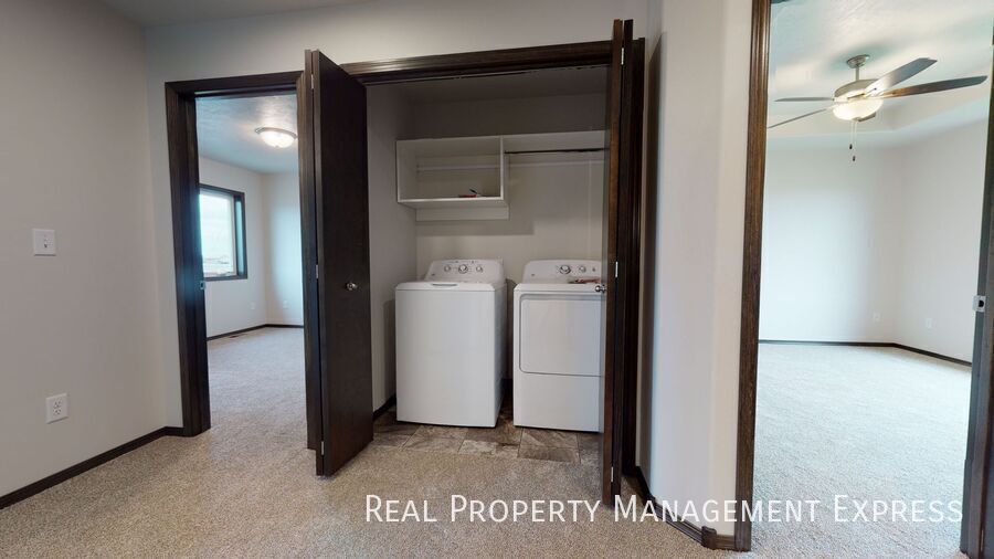 Building Photo - 4615 E Leubecher Pl