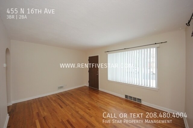 Building Photo - 3 Bedroom Home Available in the University...
