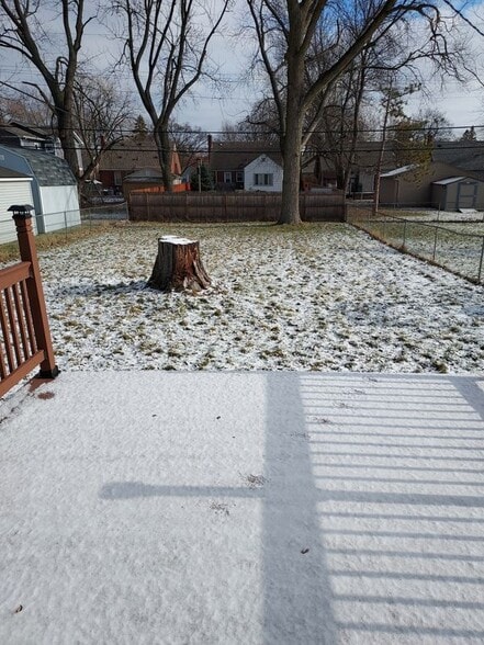 Building Photo - 3014 N Vermont Ave