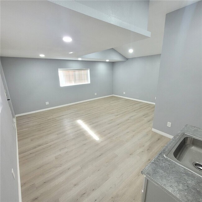 Building Photo - 5651 Radford Ave