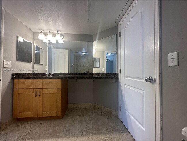 Building Photo - 2861 N Oakland Forest Dr