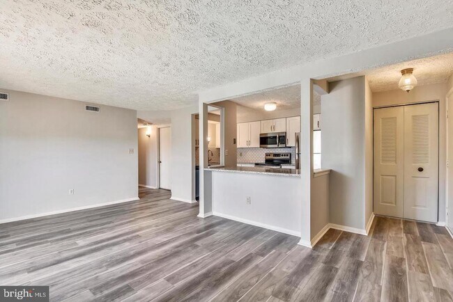 Primary Photo - 3501 Wedgewood Ct