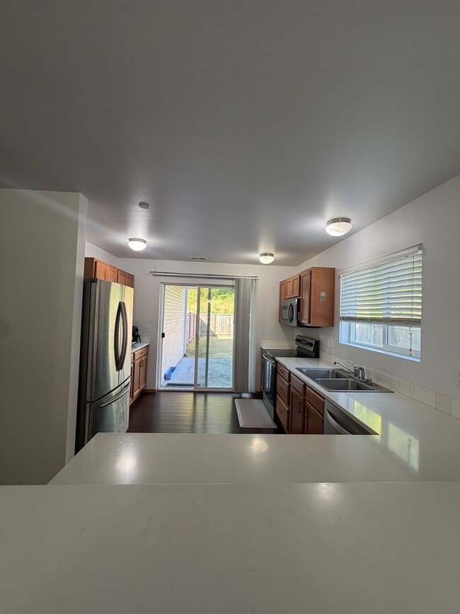 Building Photo - 1479 Burnside Pl