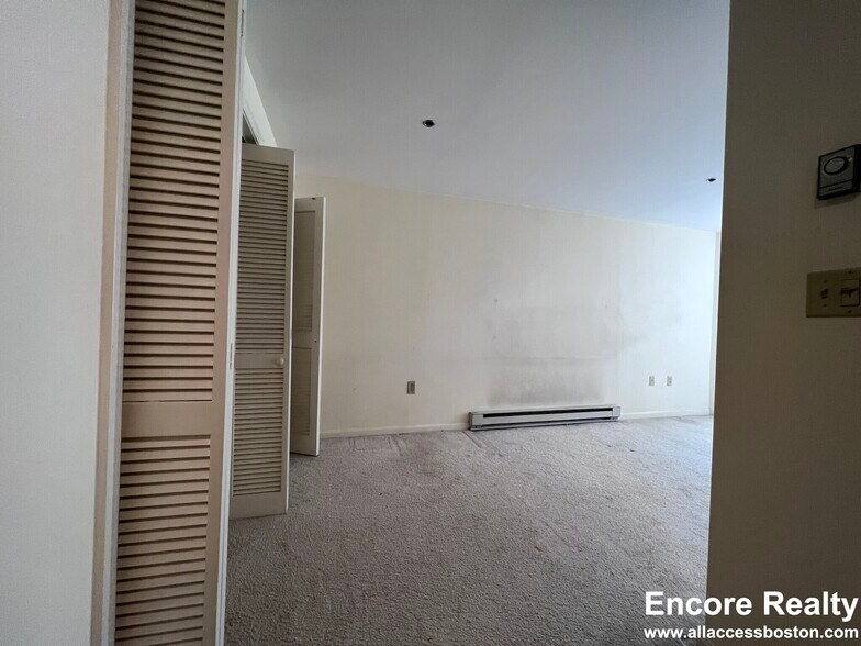 Building Photo - 195 Park Dr