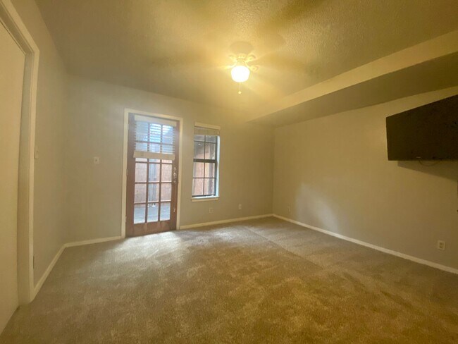 Building Photo - 4/3 Home in Clarksville! Incredible location! Available for August Prelease