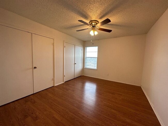 Building Photo - 1713 Hiawatha Dr