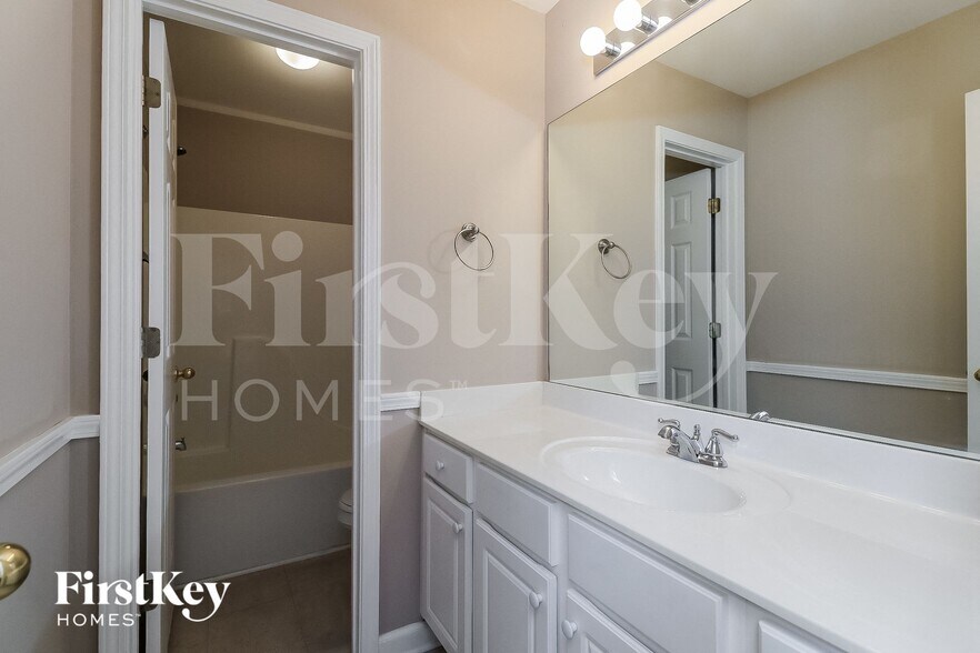 Building Photo - 729 Tall Oaks Dr