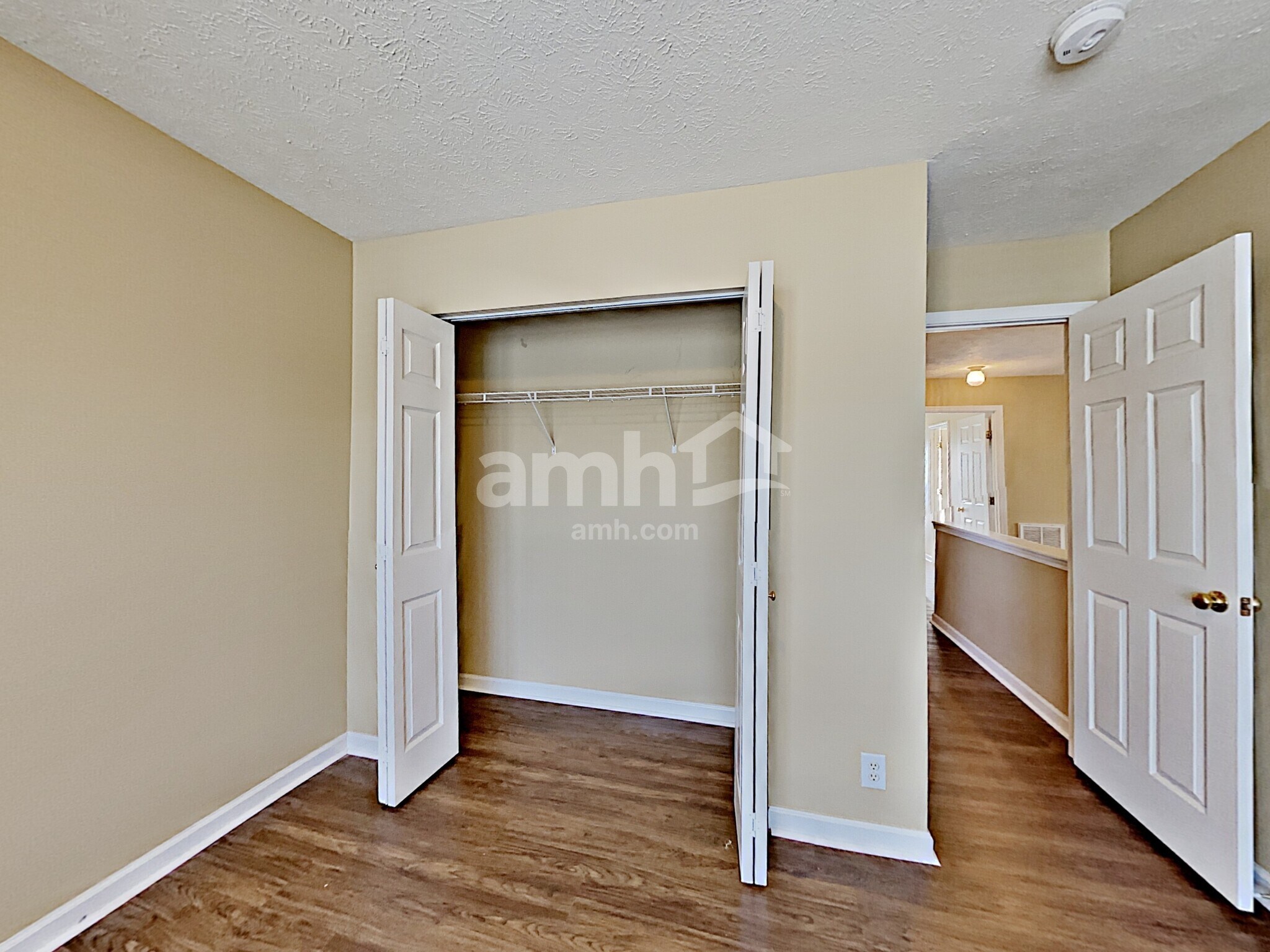 Building Photo - 4060 Longfellow Dr