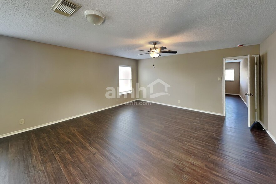 Building Photo - 7106 Raintree Forest