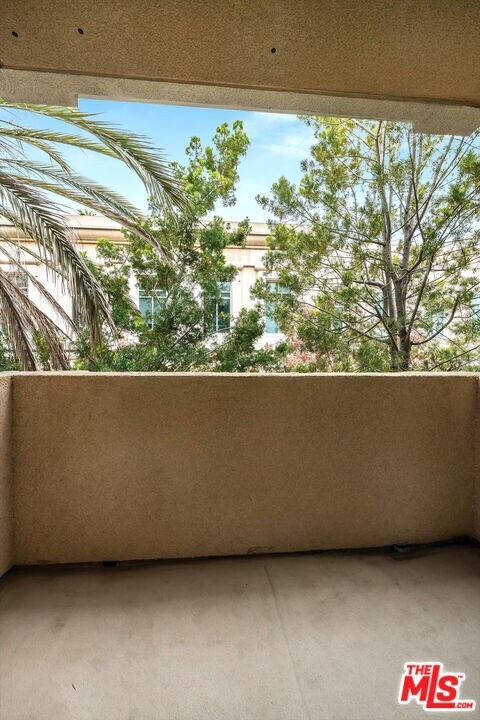Building Photo - 120 S Palm Dr