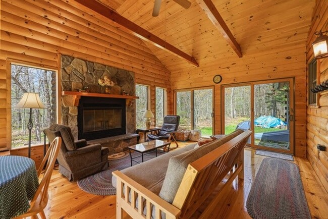 Building Photo - Peaceful Log Home Retreat – Long-Term Beck...
