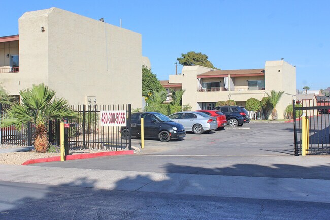 Building Photo - 1602 E Ocotillo Rd