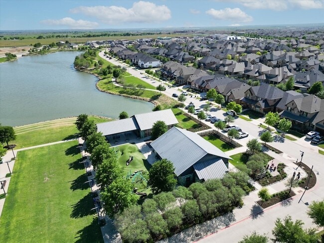 Building Photo - 2016 Strolling Wy