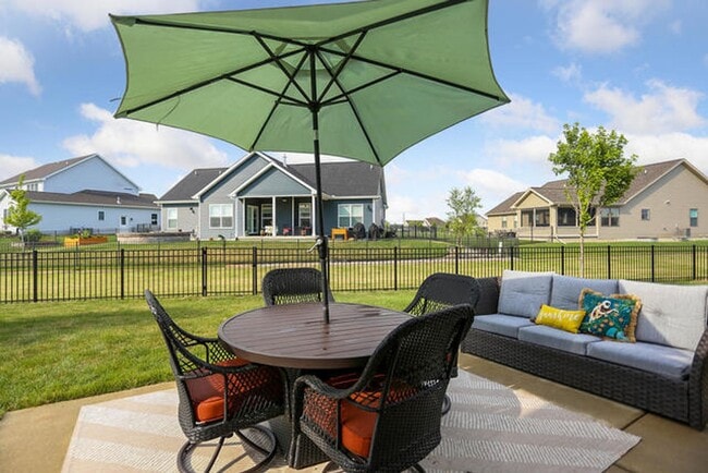 Building Photo - 4 Bedroom Ranch in SW Champaign - Availabl...