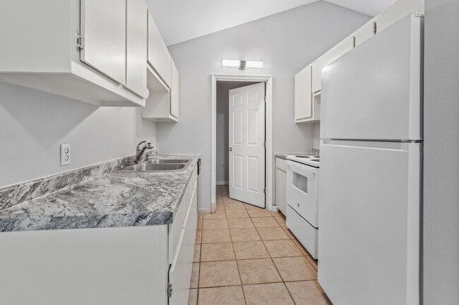 Building Photo - 1851 Fox Run Dr