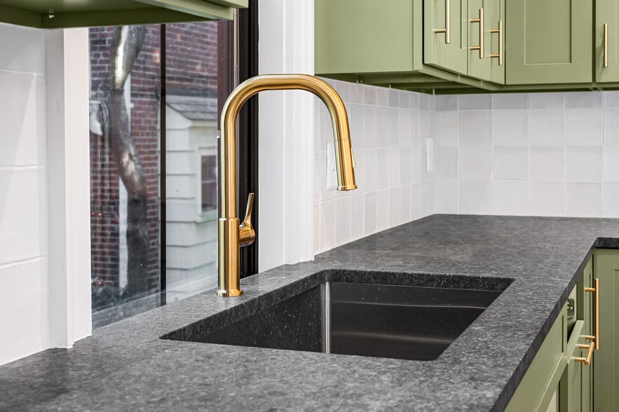 High quality finishes throughout - 4629 Keswick Rd