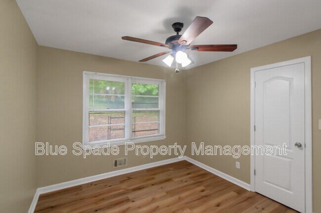 Building Photo - 1862 Posten Ln SW