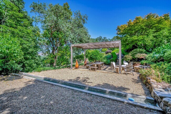 Building Photo - Welcome to Your Luxurious Napa Valley Retr...