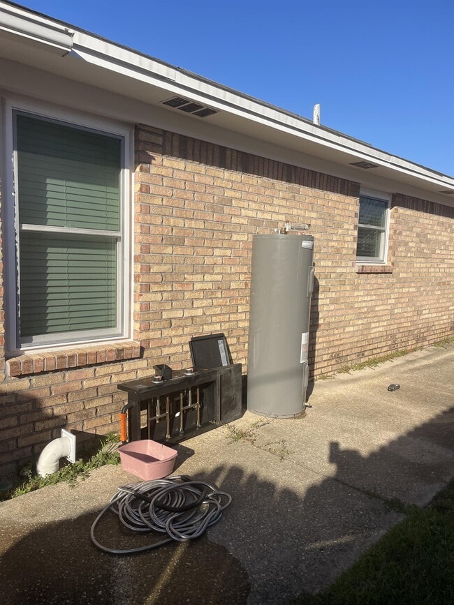 Building Photo - 2212 Peachwood Ct