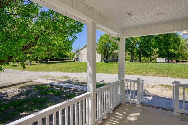 Building Photo - 515 Peru Rd