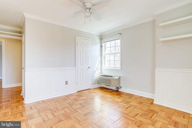 Building Photo - 1716 W Abingdon Dr