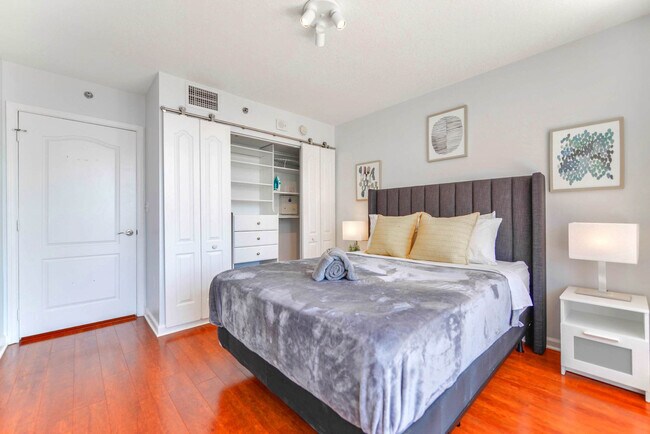 Building Photo - 1 SE 12th St