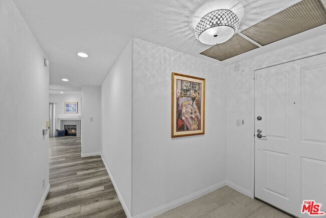 Building Photo - 1811 Manning Ave