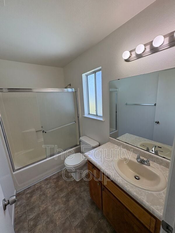 Building Photo - 2408 W Packwood Dr