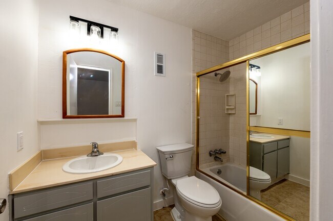 Building Photo - 8486 Ariel St