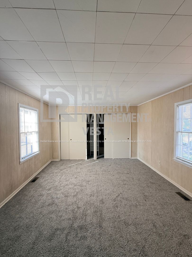 Building Photo - 3380 Mary Dr