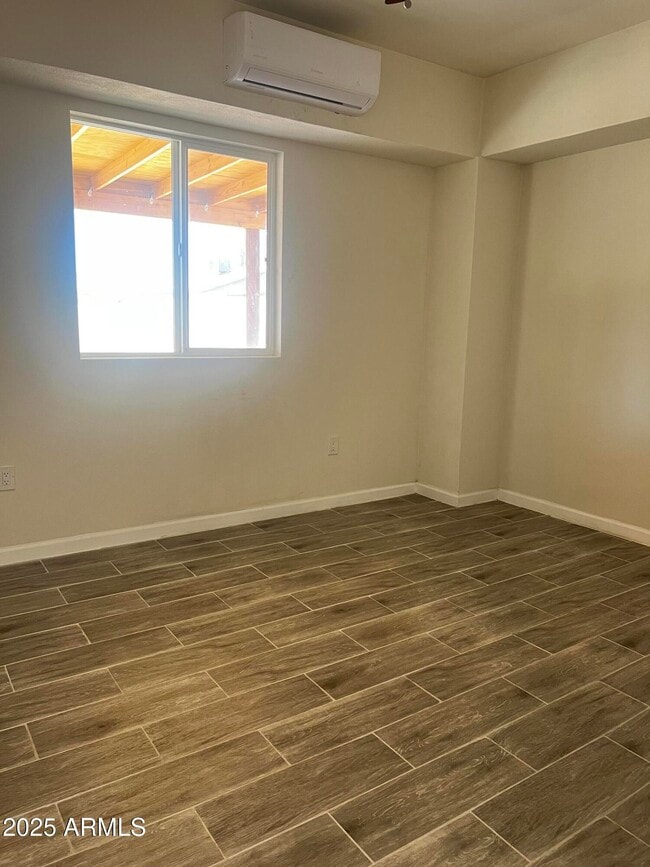 Building Photo - 1338 W Papago St