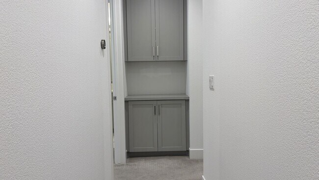 Building Photo - Modern 3BR/3BA Townhome in Prime Mountain View Location