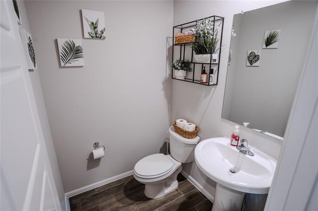 Building Photo - 404 Eaton Dr