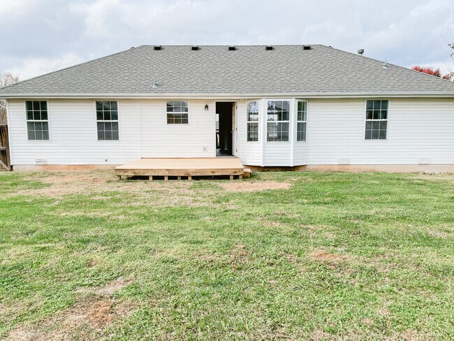 Back Yard - 704 N Cottonwood Ave