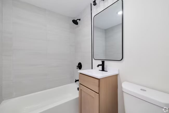 Building Photo - 921 Tyson Ave