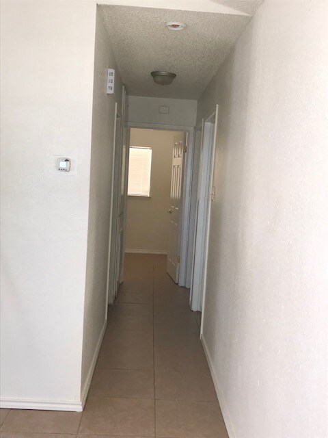 Building Photo - 4003 Colonial Sun Dr