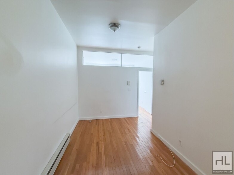 Building Photo - GREENE AVENUE / Spacious 2-Bed 1-Bath