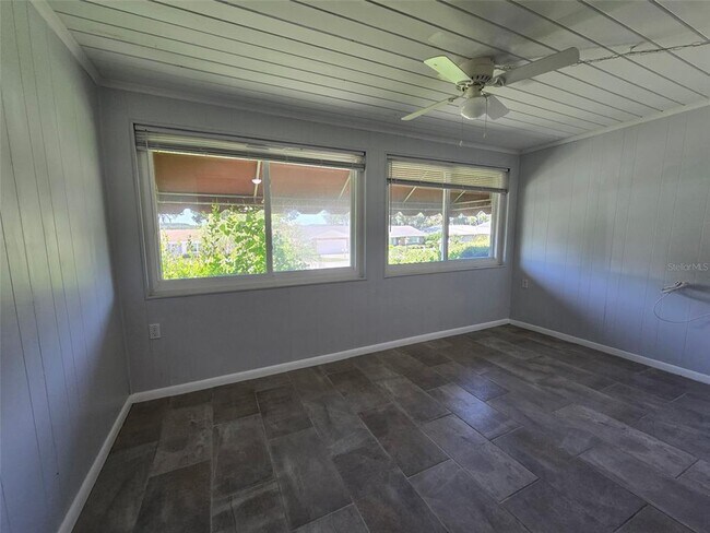 Building Photo - 507 Lake Lulu Dr