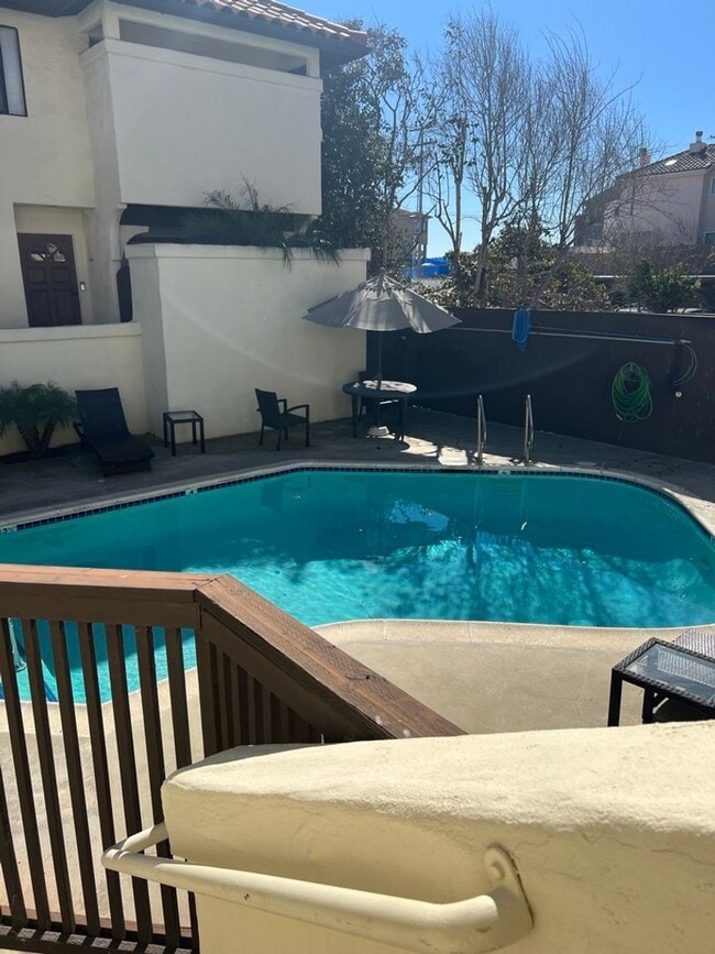 Primary Photo - Meticulously maintained condo - 2 main bed...